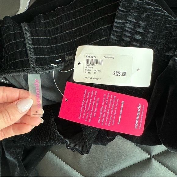 NEW Commando Women's Velvet Jogger Pants Black Pull-On Elastic Waist Pockets Med - Picture 7 of 7